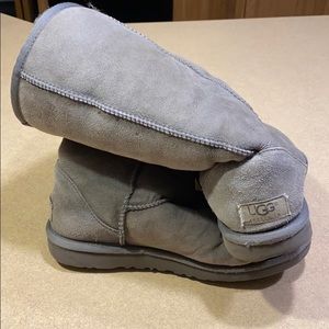 Tall Gray Ugg’s